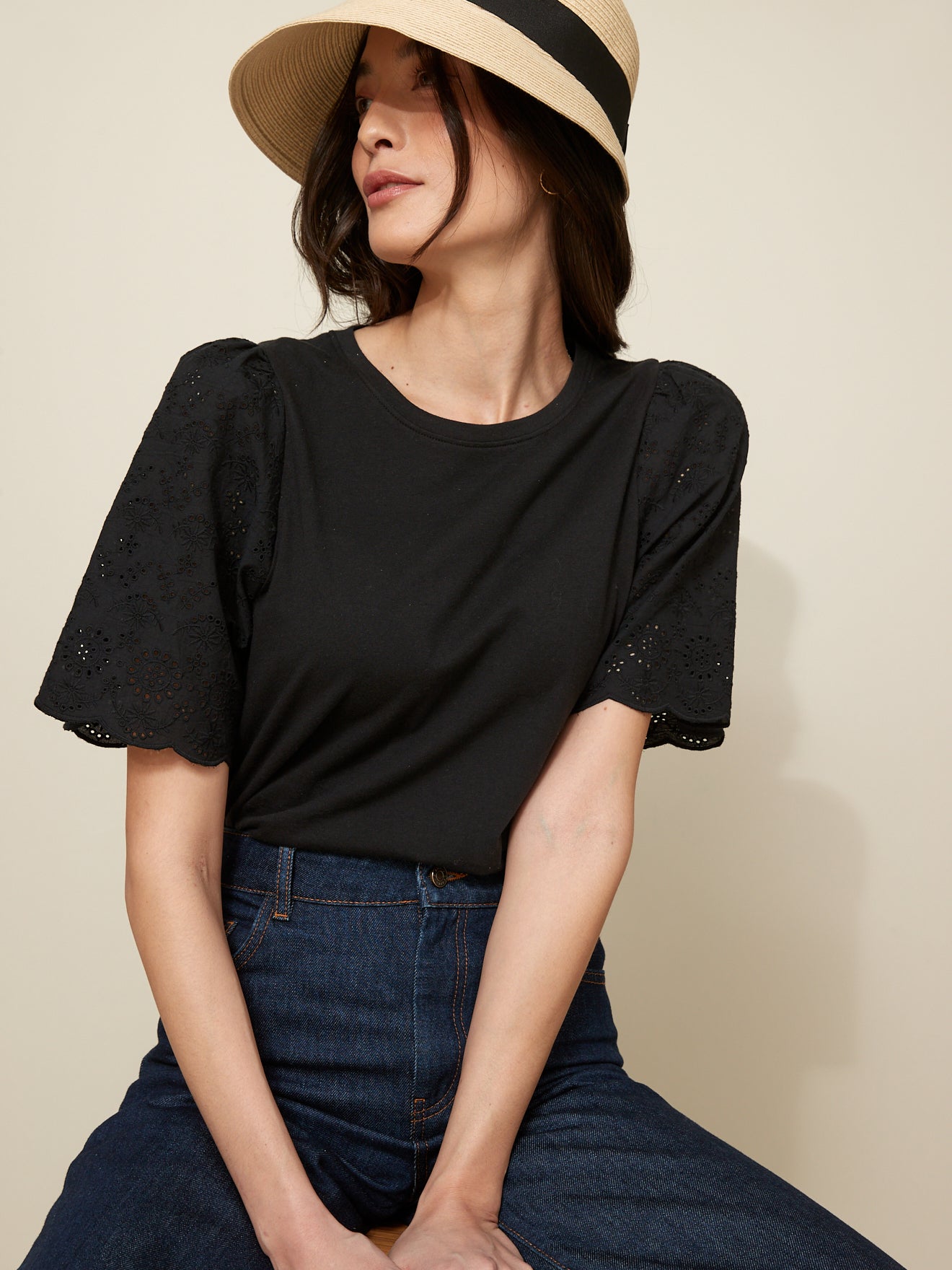 T-shirt met borduursel aan de mouwen - biokatoen