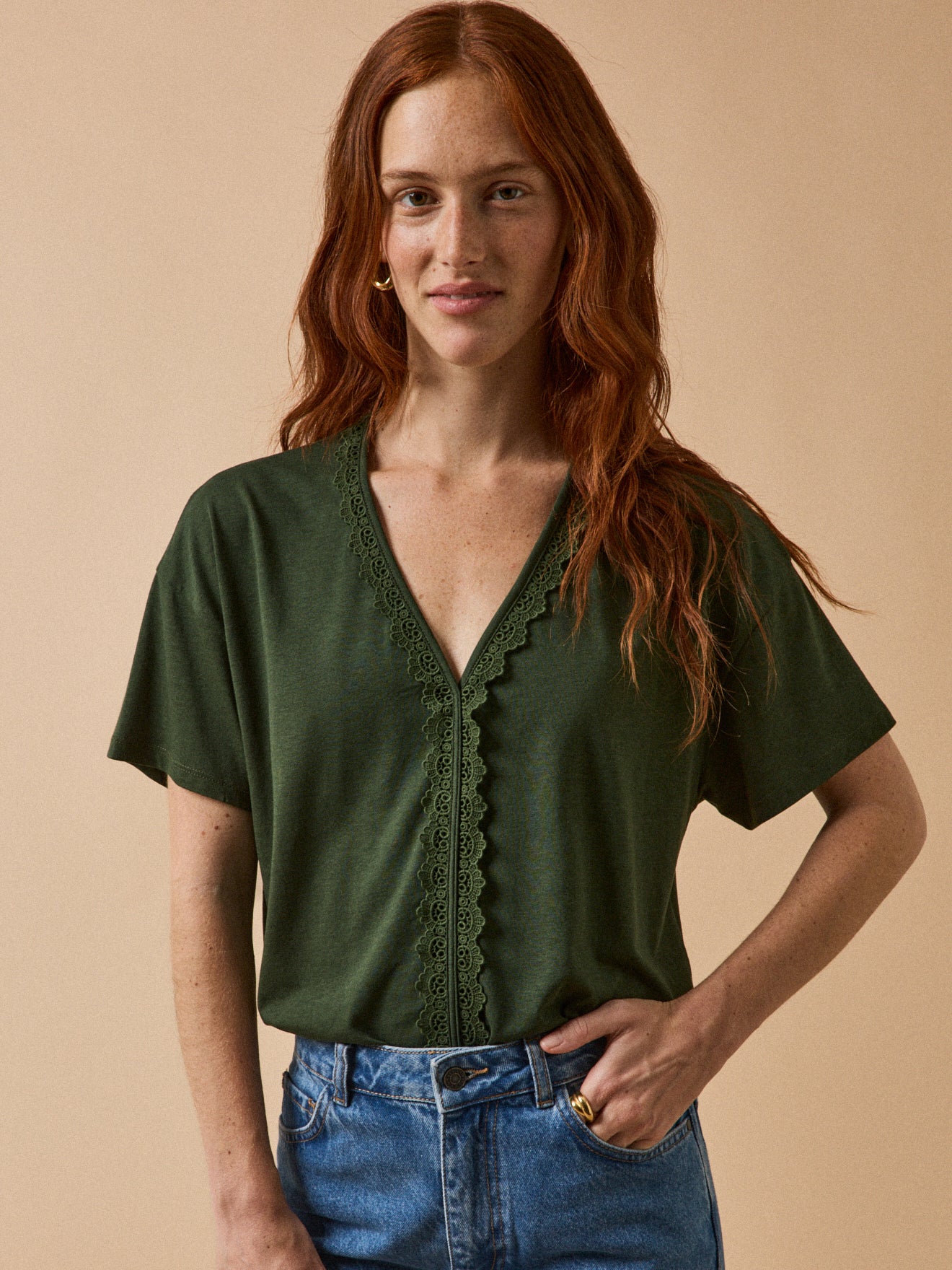 Damesshirt met V-hals en kant - lyocell en katoen