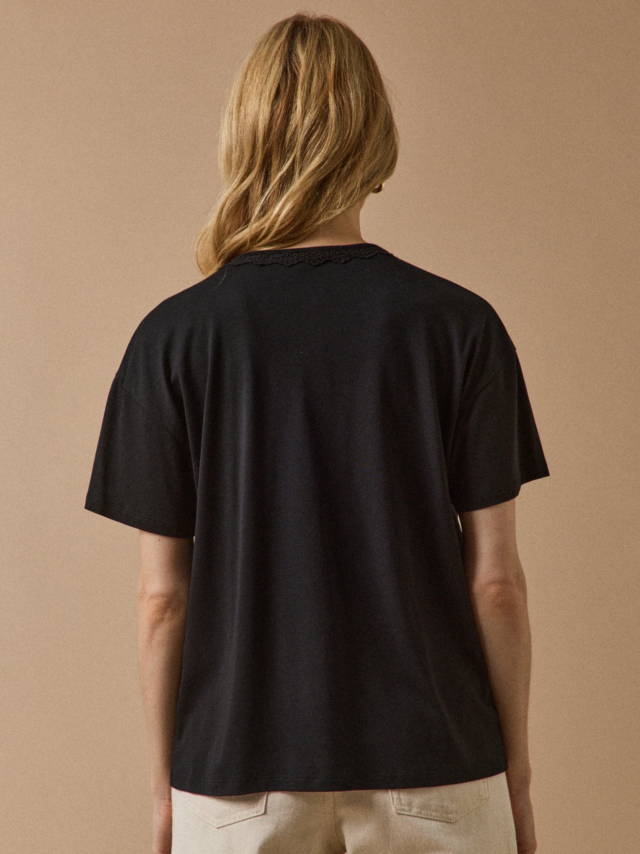 T-shirt col V dentelle femme lyocell et coton