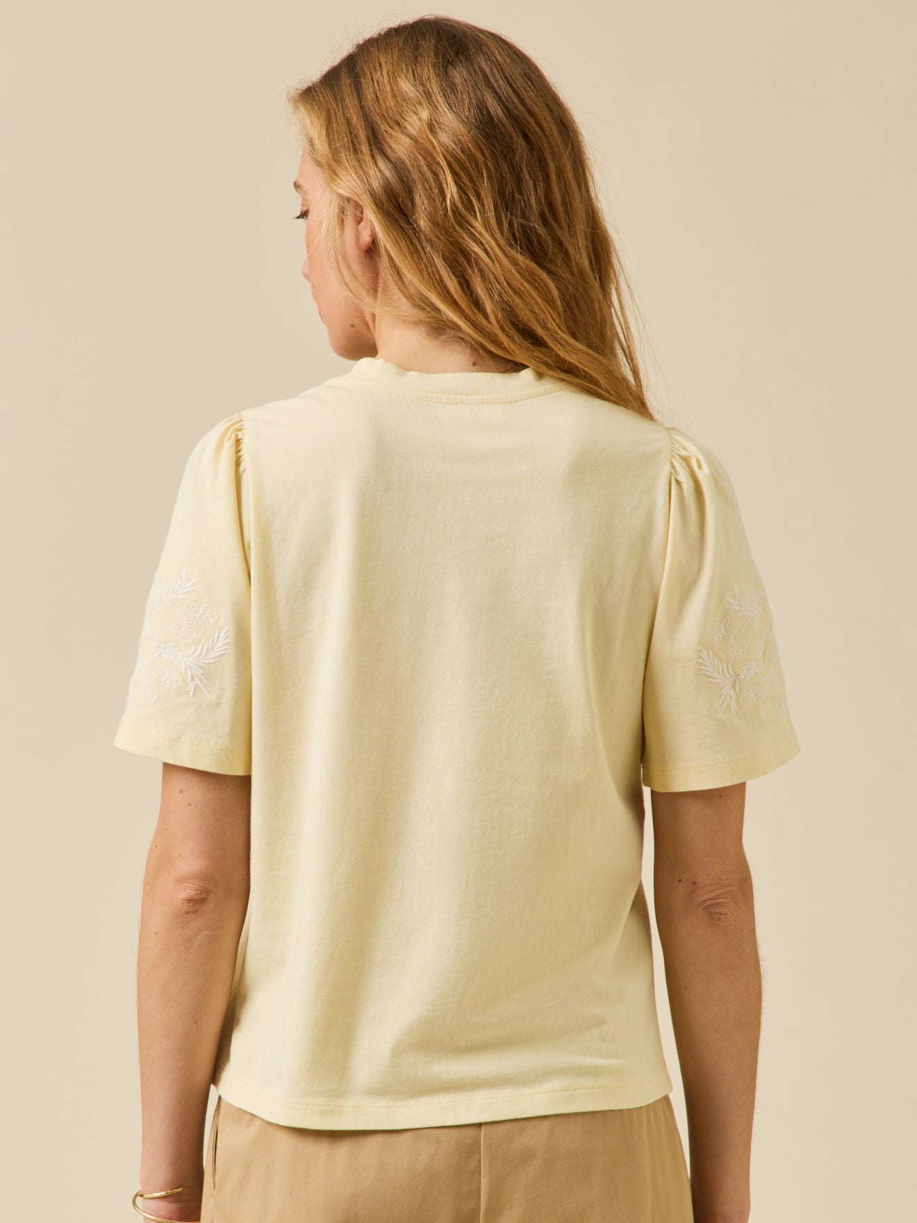 Damesshirt met borduursel - biokatoen