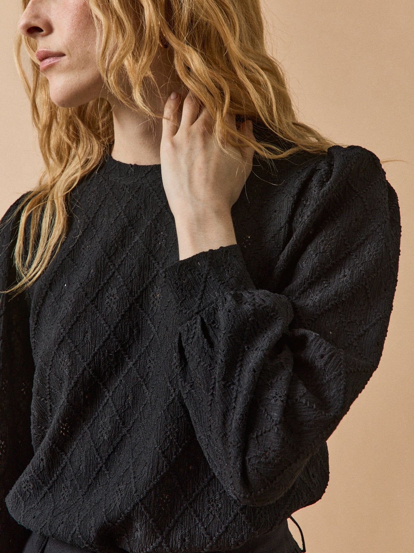Damesshirt in jacquard met pofmouwen