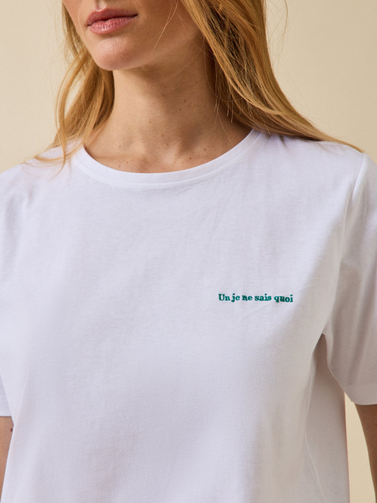 Damesshirt met borduursel - biokatoen