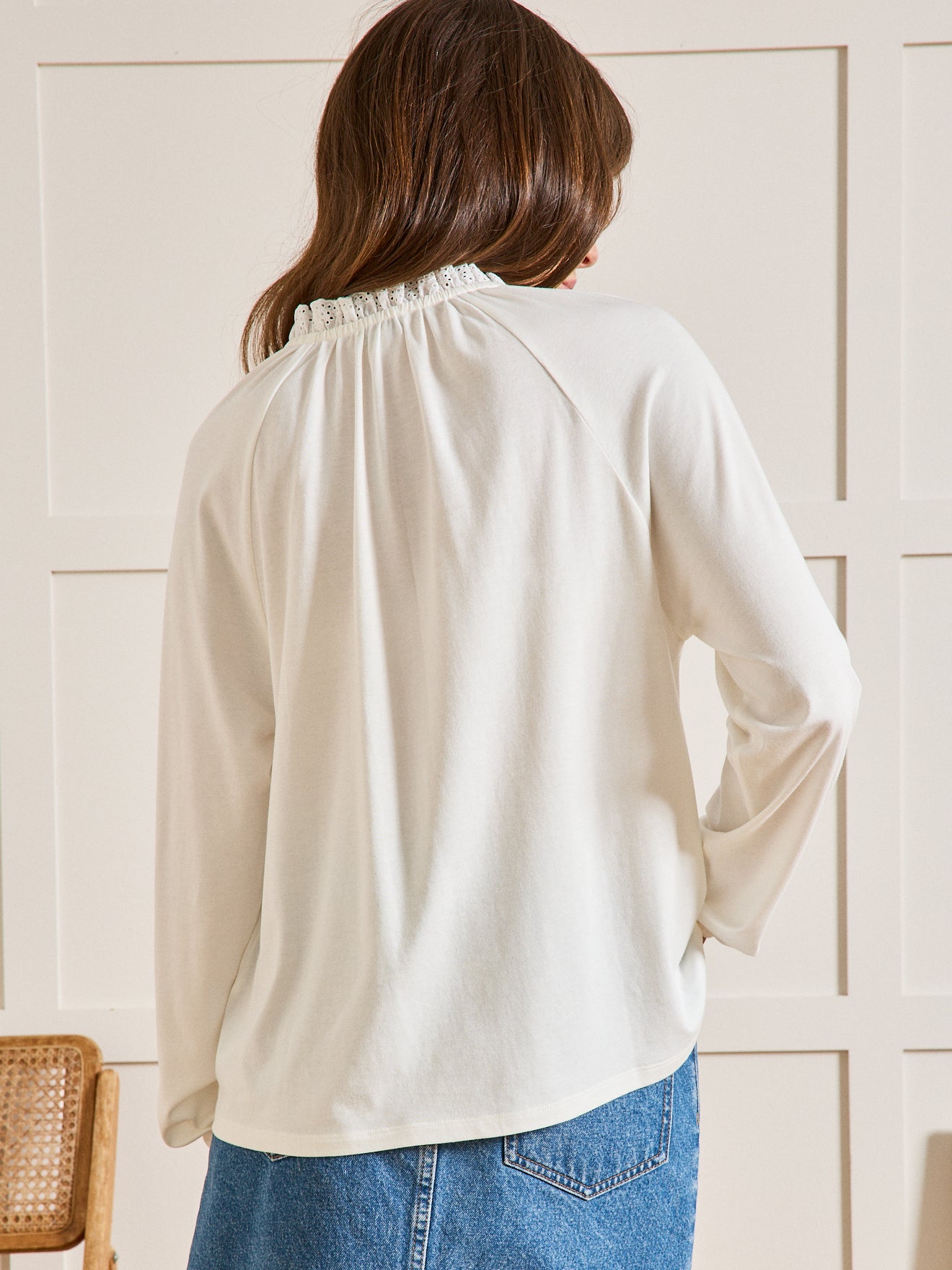 Damesshirt met borduursel en strookjes - modal en biokatoen
