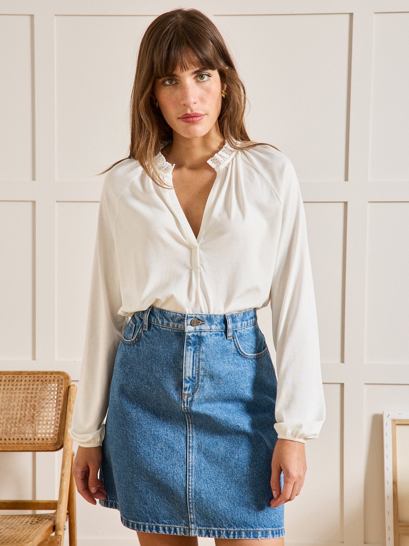 Damesshirt met borduursel en strookjes - modal en biokatoen
