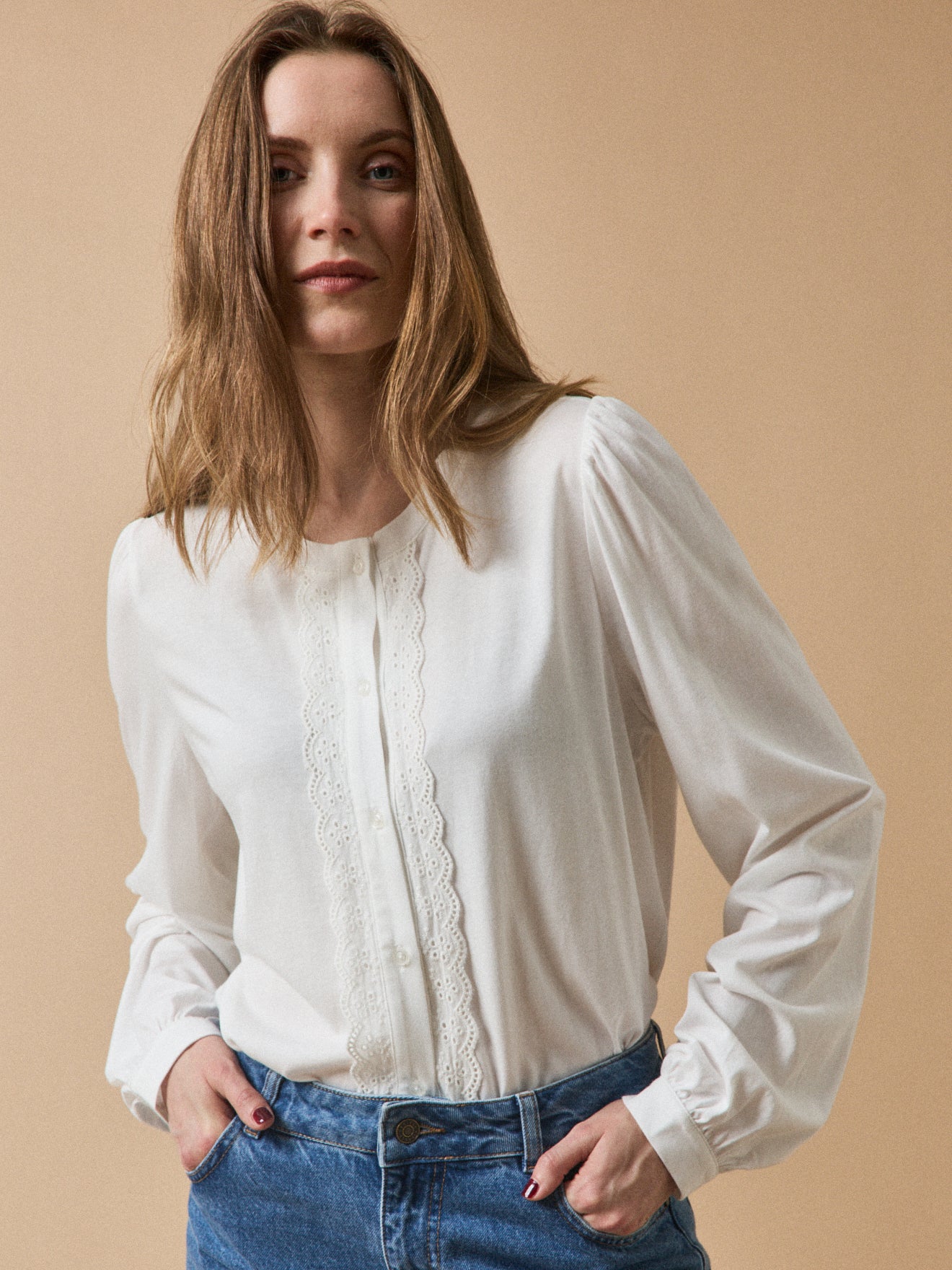 Damesshirt met borduursel en knopen - modal en biokatoen