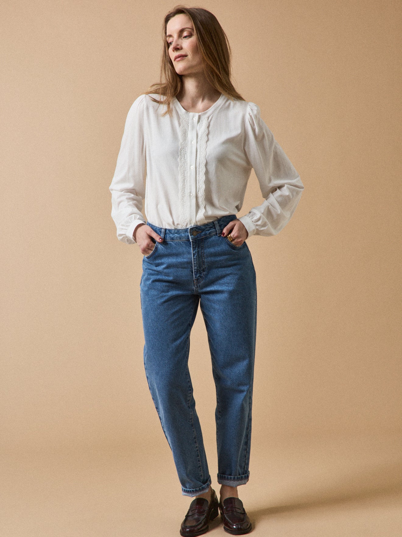 Damesshirt met borduursel en knopen - modal en biokatoen