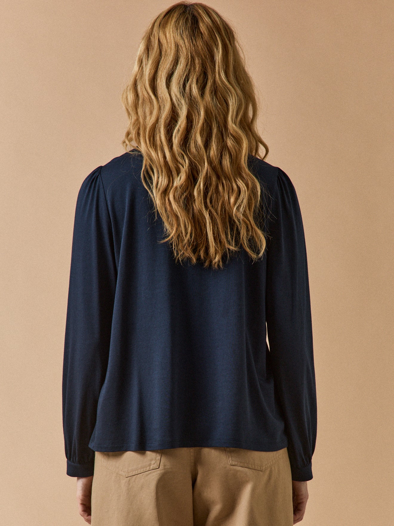 Damesshirt met borduursel en knopen - modal en biokatoen