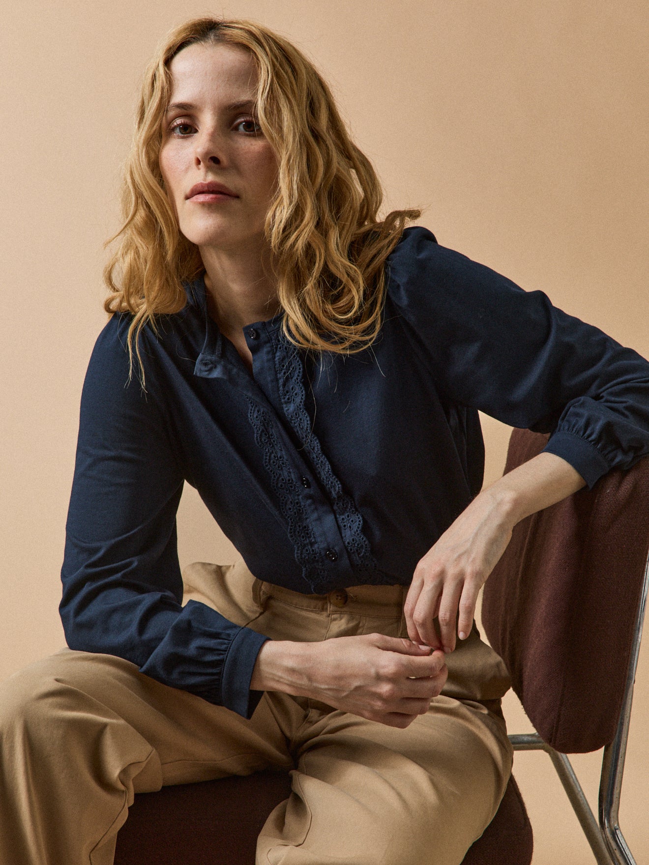 Damesshirt met borduursel en knopen - modal en biokatoen