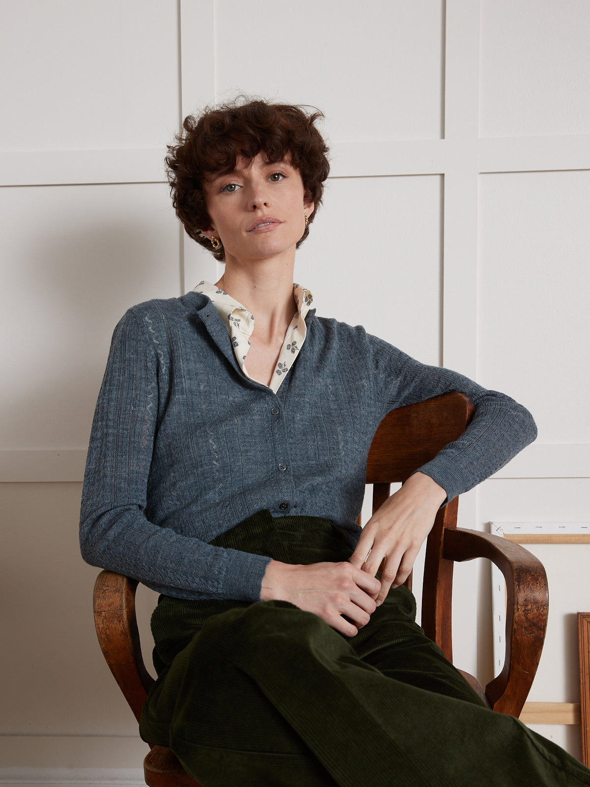 Damescardigan in ajourtricot met knoopsluiting