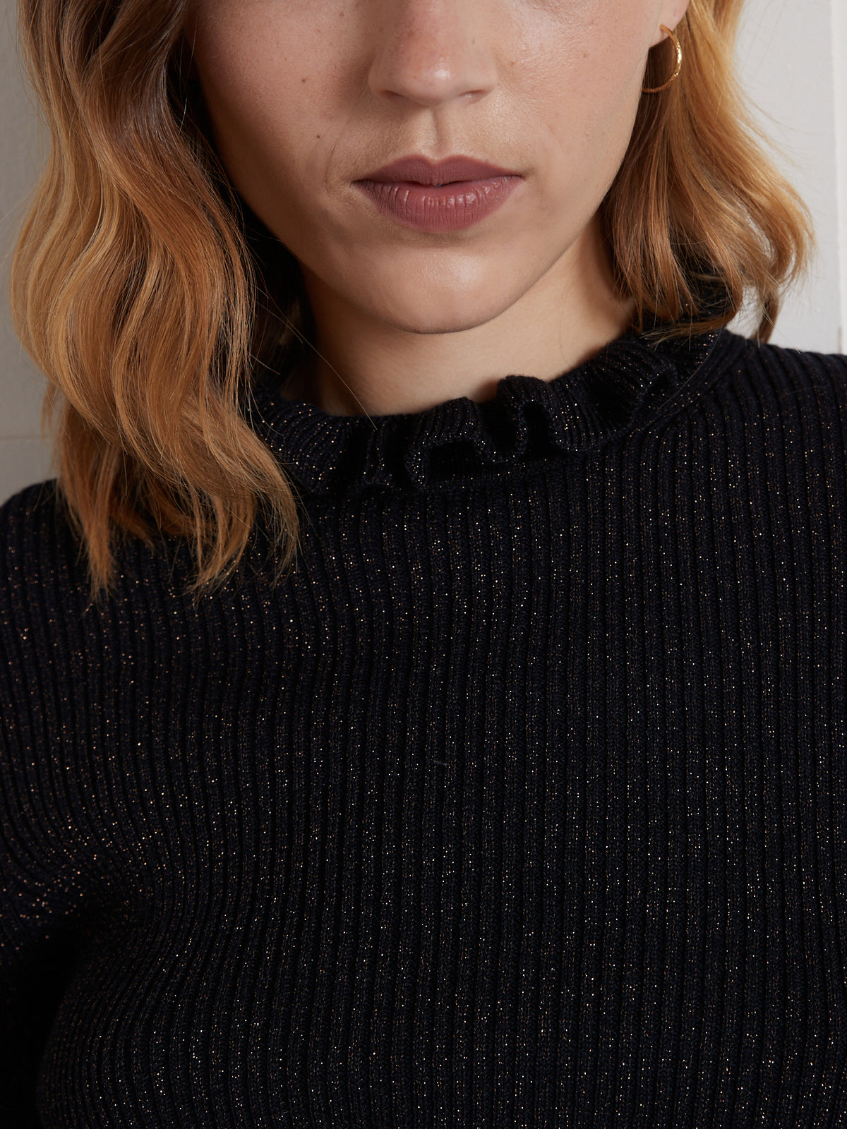 Glanzende damestrui in ribtricot met strookjes