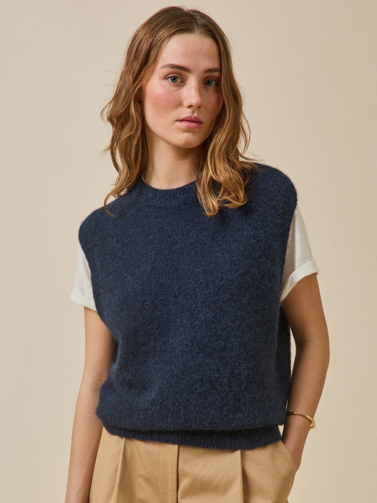 Mouwloze damestrui in een mix met alpaca