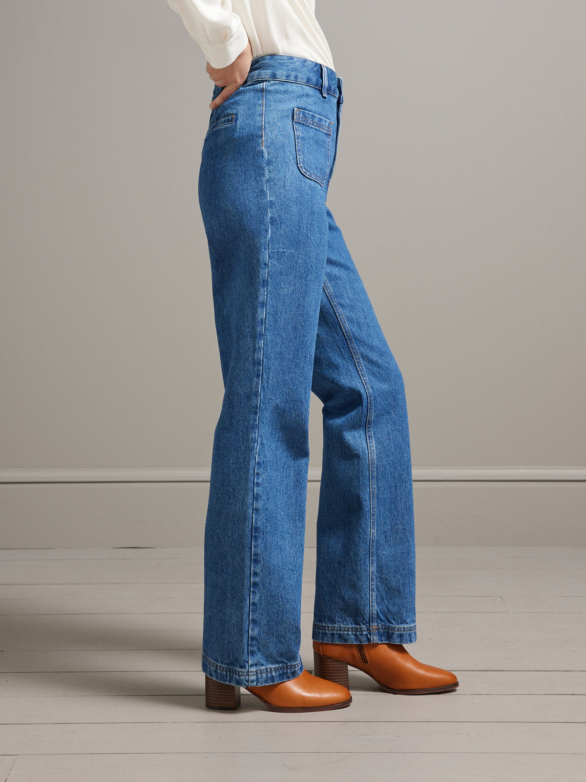 Jean bootcut femme Maria - coton biologique, délavage écoresponsable