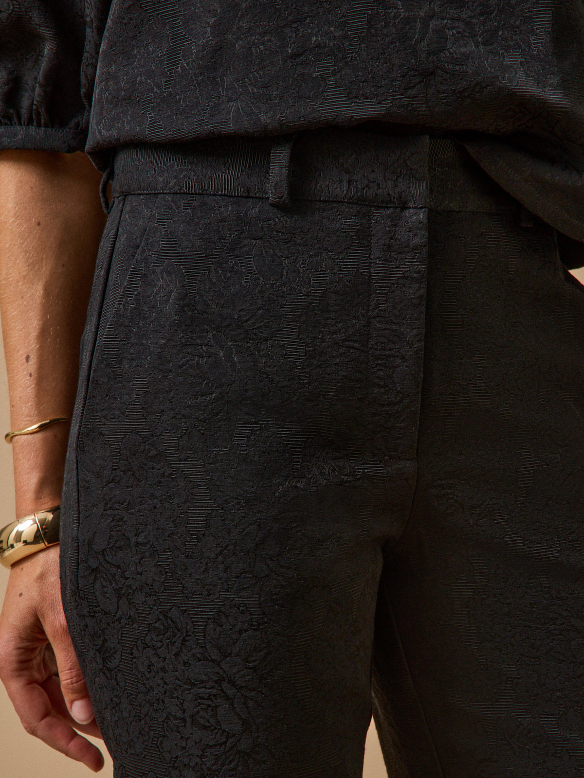 Cropped damesbroek met sigarettenpijpen Léo