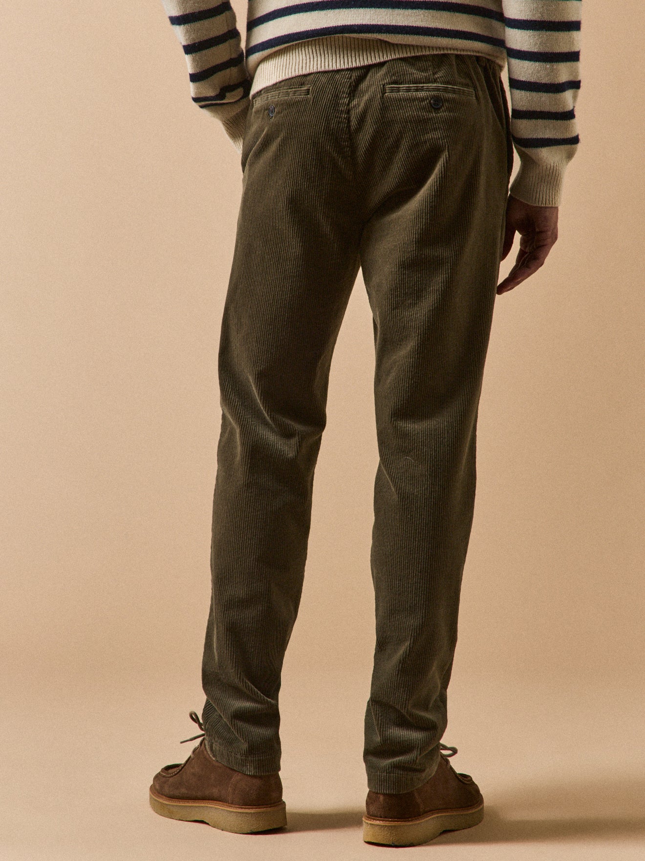 Herenbroek in breed geribd fluweel met elastische taille