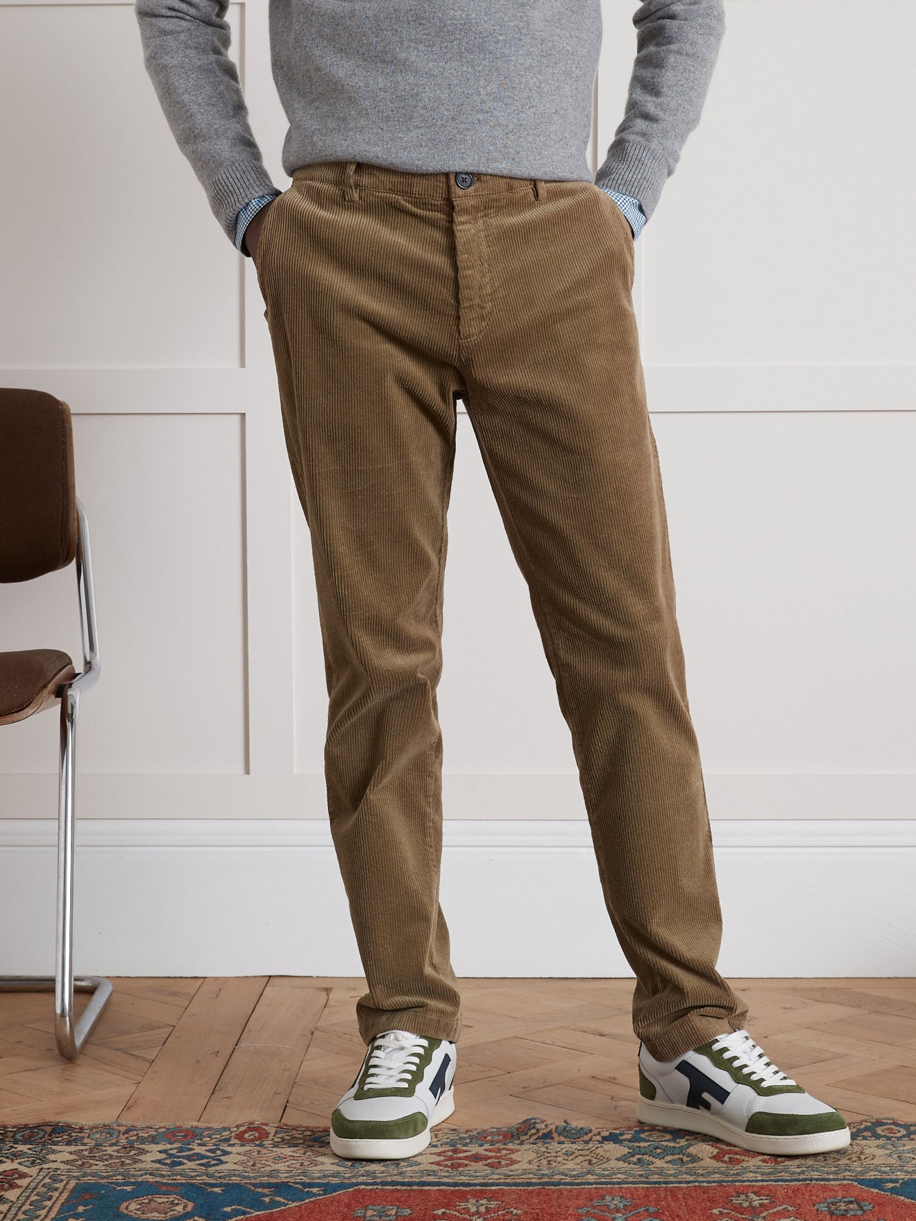 Herenbroek in breed geribd fluweel met elastische taille