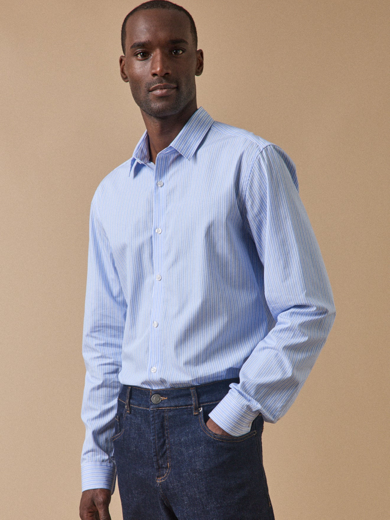 Slim fit herenhemd in gestreepte popeline