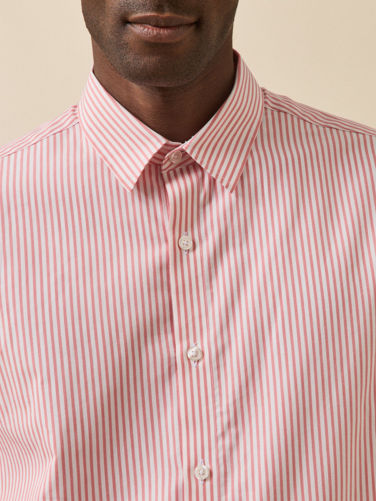 Hedendaags gestreept herenhemd
