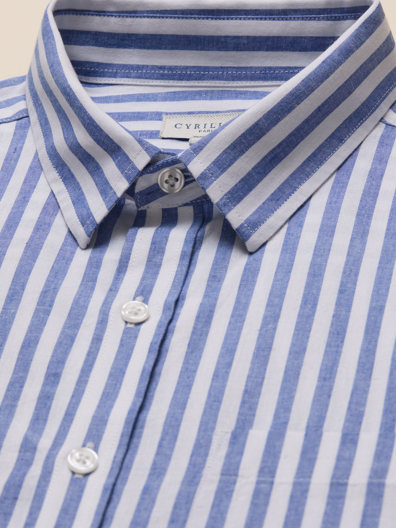 Chemise manches courtes homme coupe contemporaine