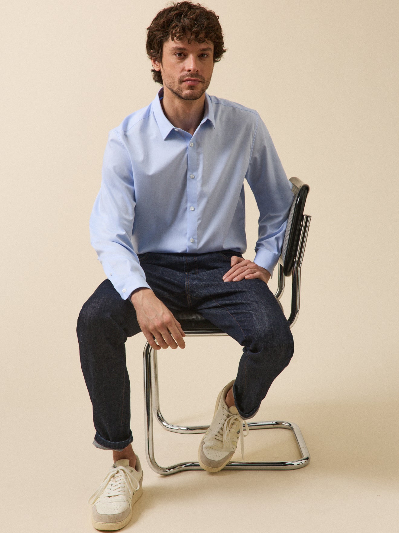 Hedendaags herenhemd in effen twill