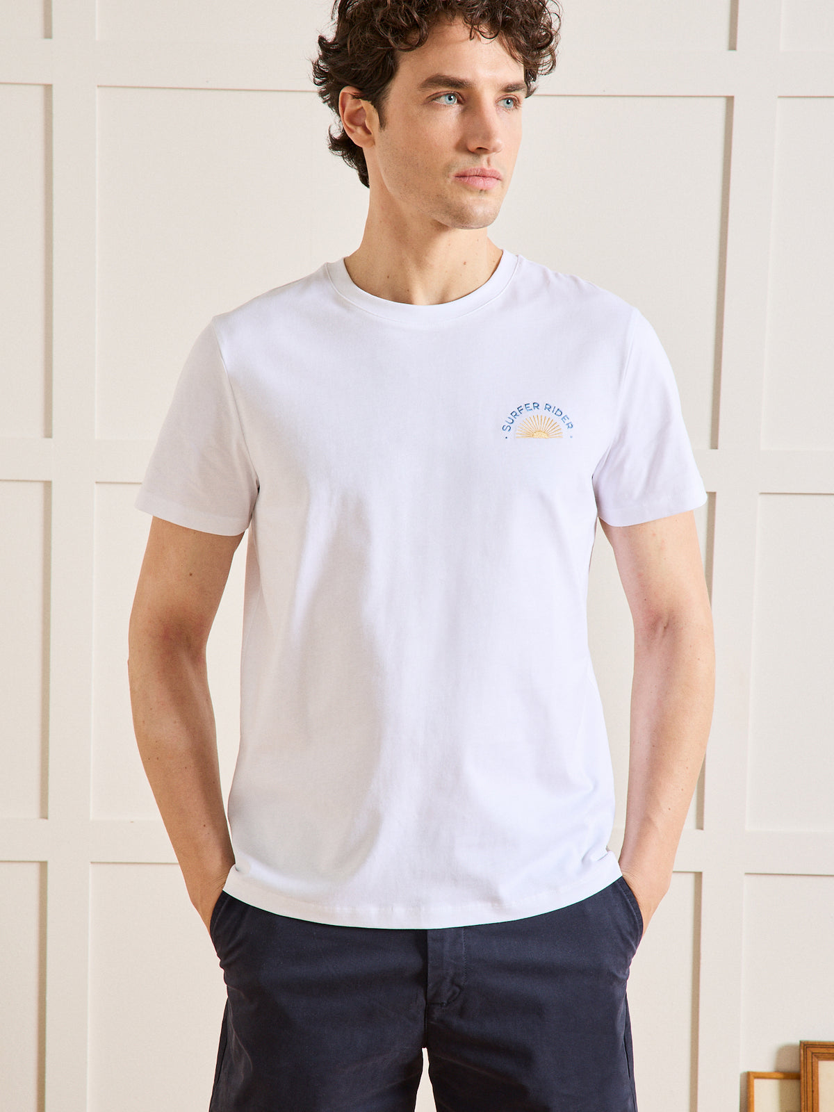 Relax fit herenshirt in biokatoen met borduursel