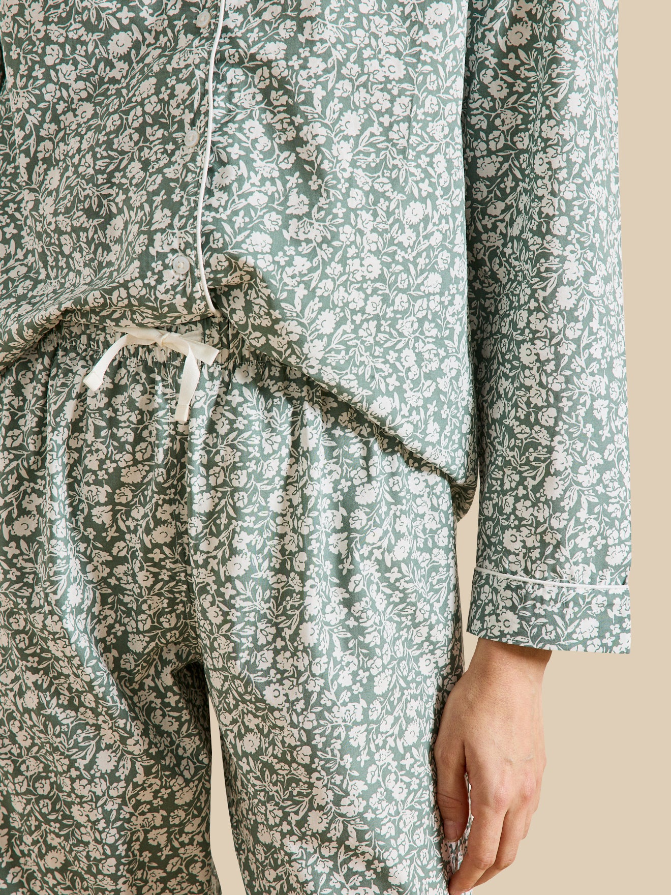 Damespyjama met bloemenprint