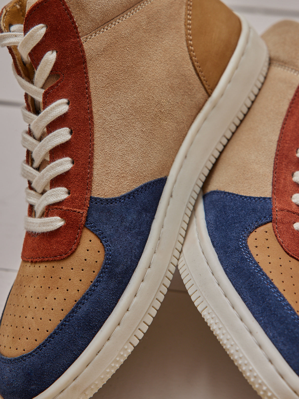 Veelkleurige hoge damessneakers
