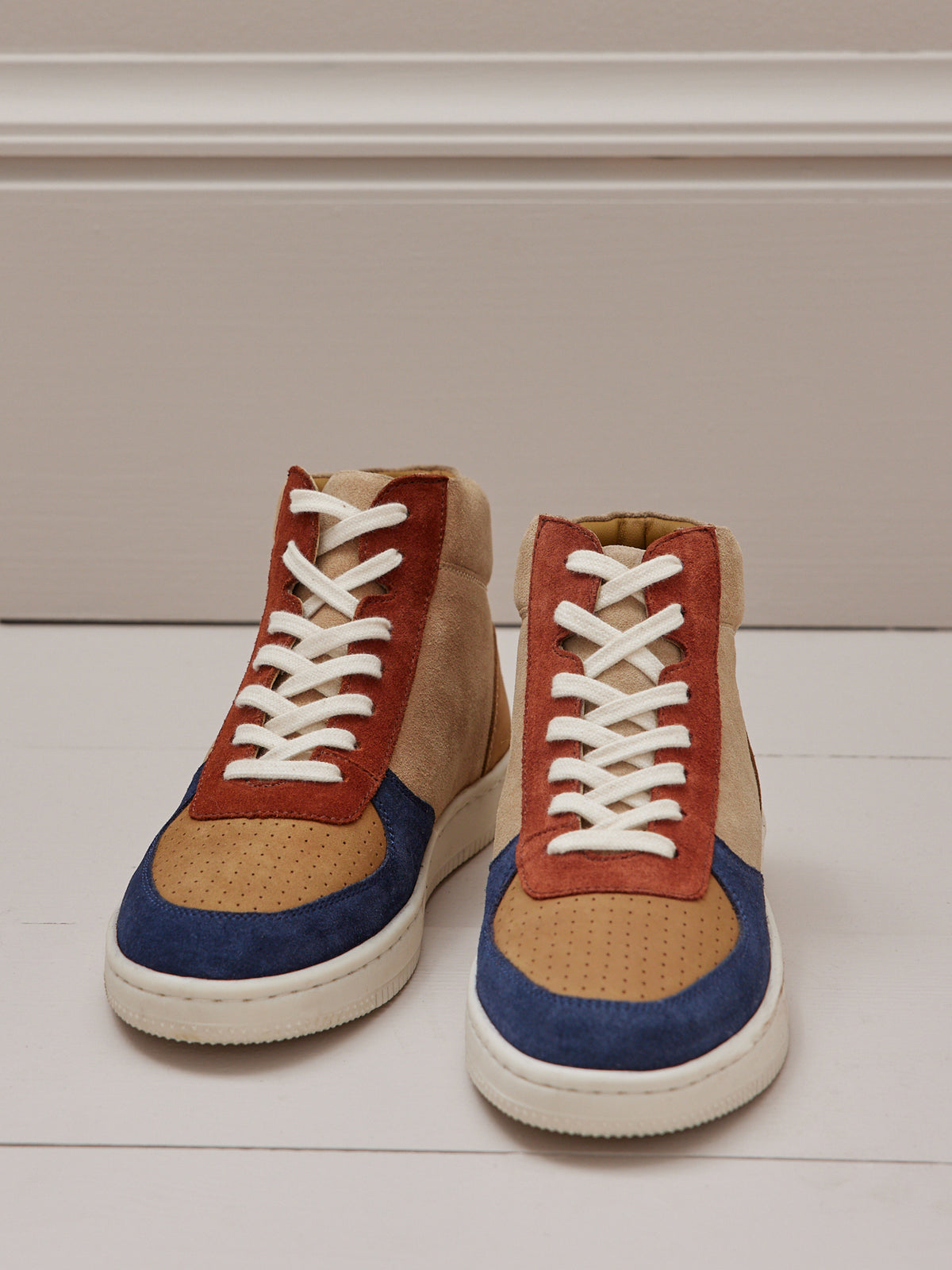 Veelkleurige hoge damessneakers