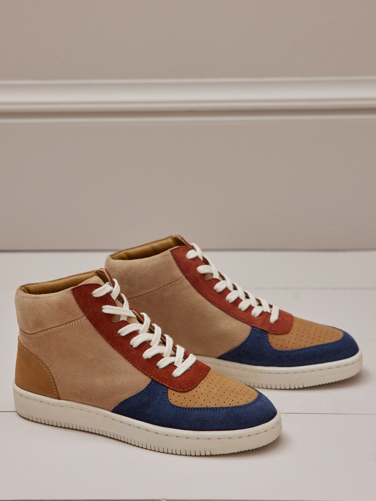 Veelkleurige hoge damessneakers