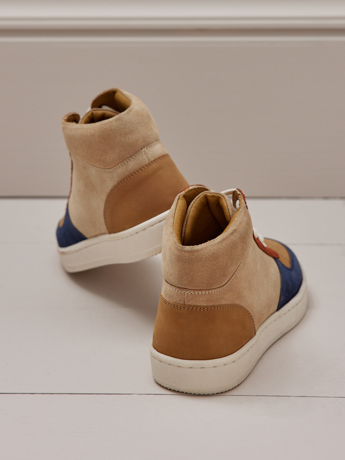 Veelkleurige hoge damessneakers