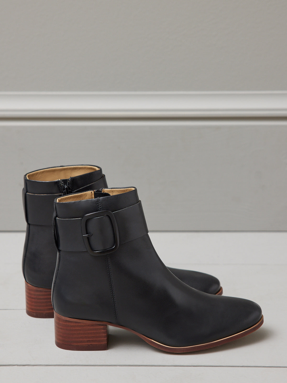 Leren damesboots met gesp