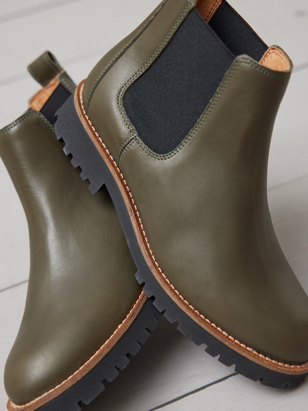 Boots chelsea cuir femme semelle crantée