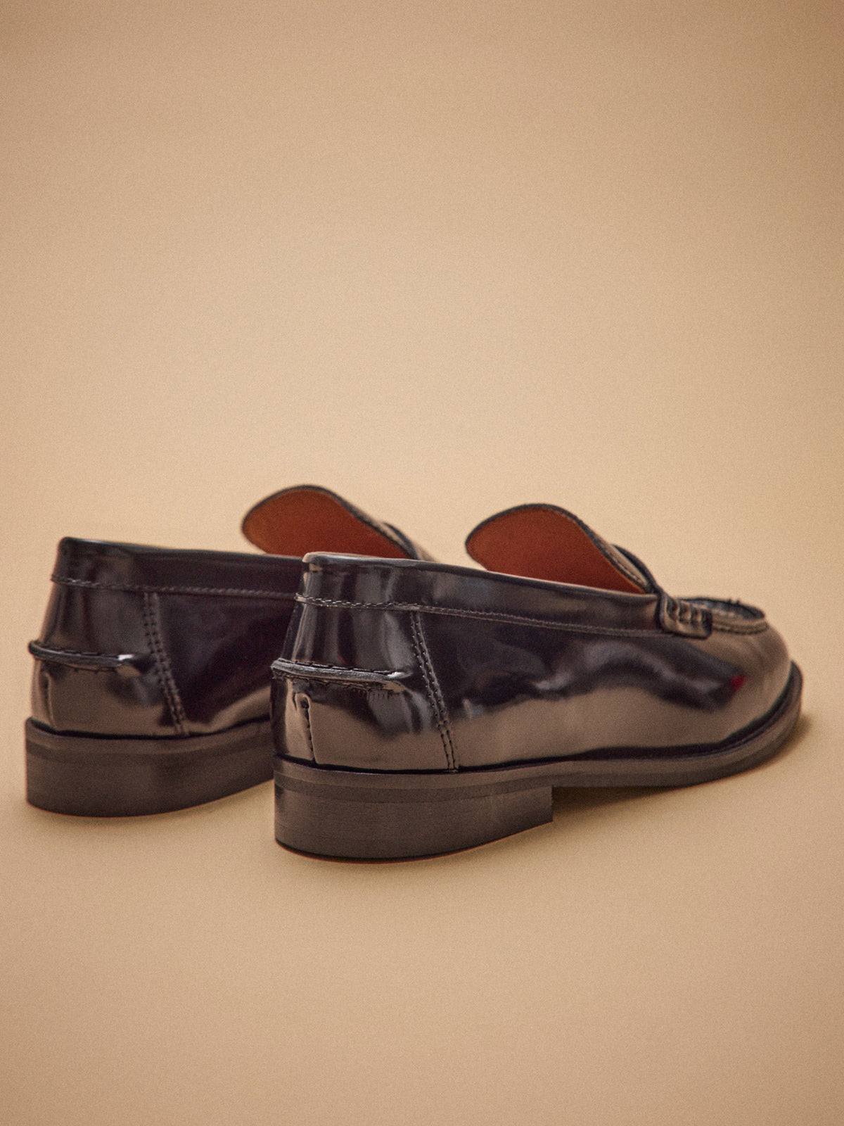 Damesmocassins in gelakt leer