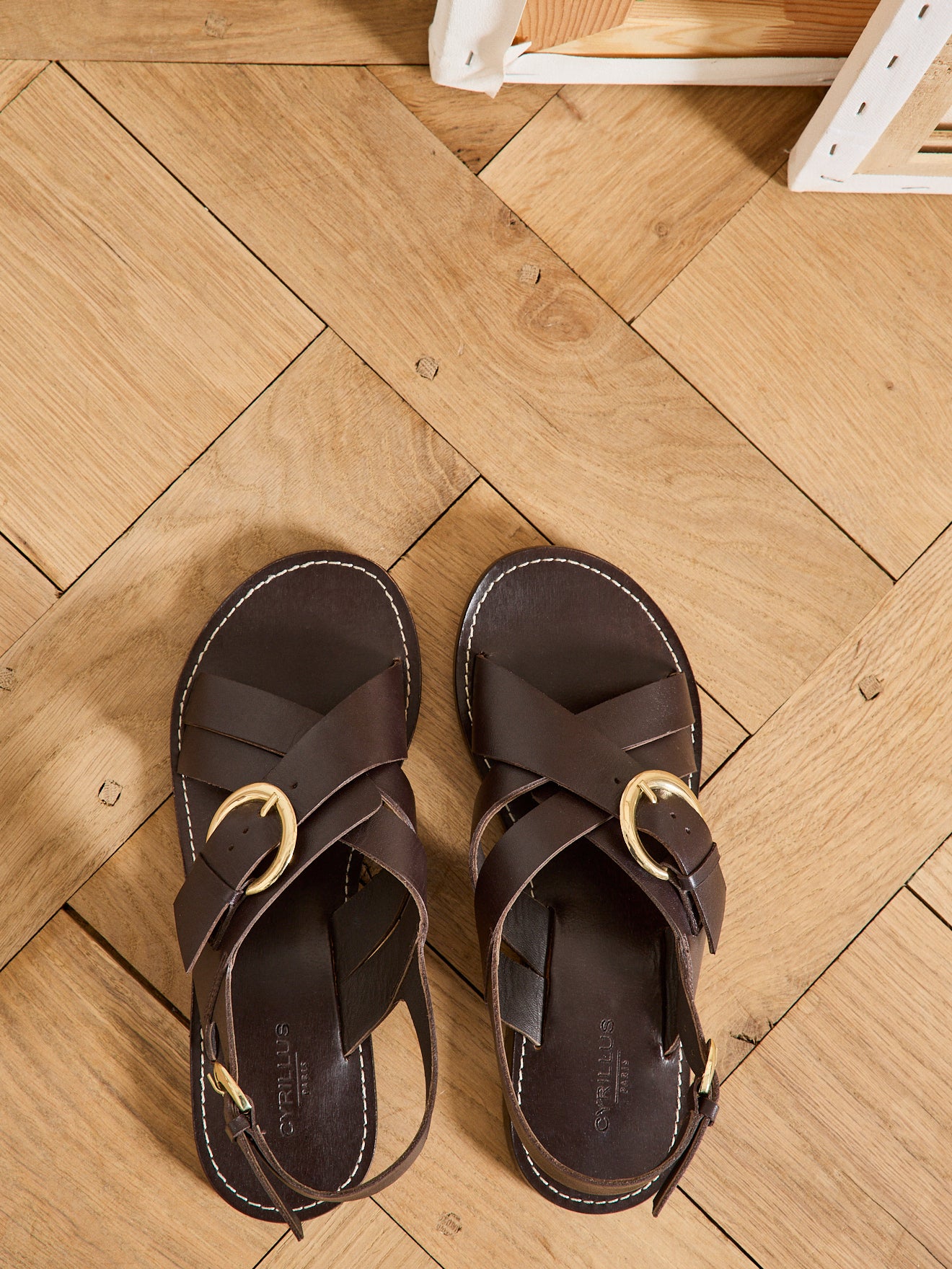 Sandales plates brides croisées cuir femme