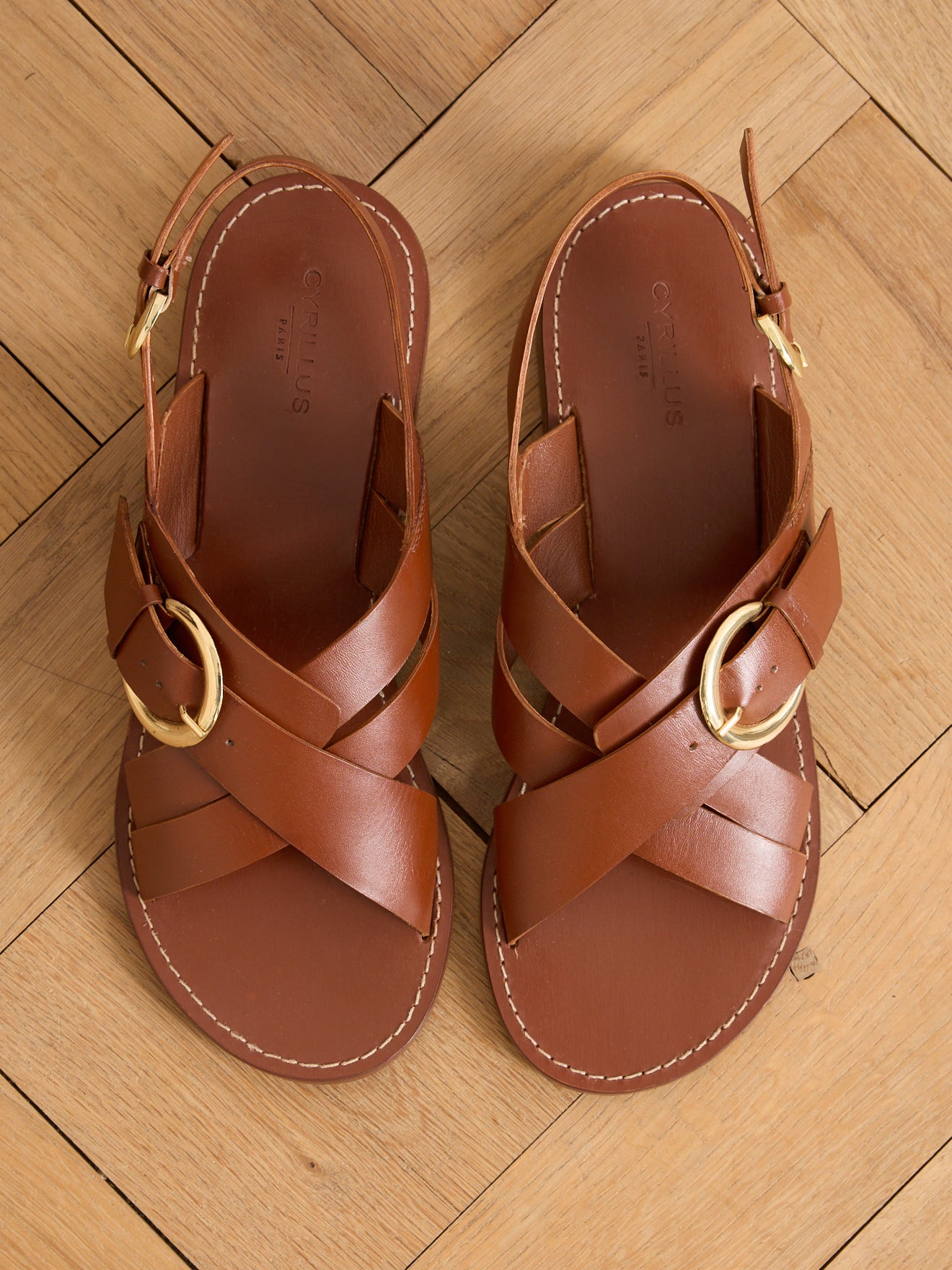 Sandales plates brides croisées cuir femme