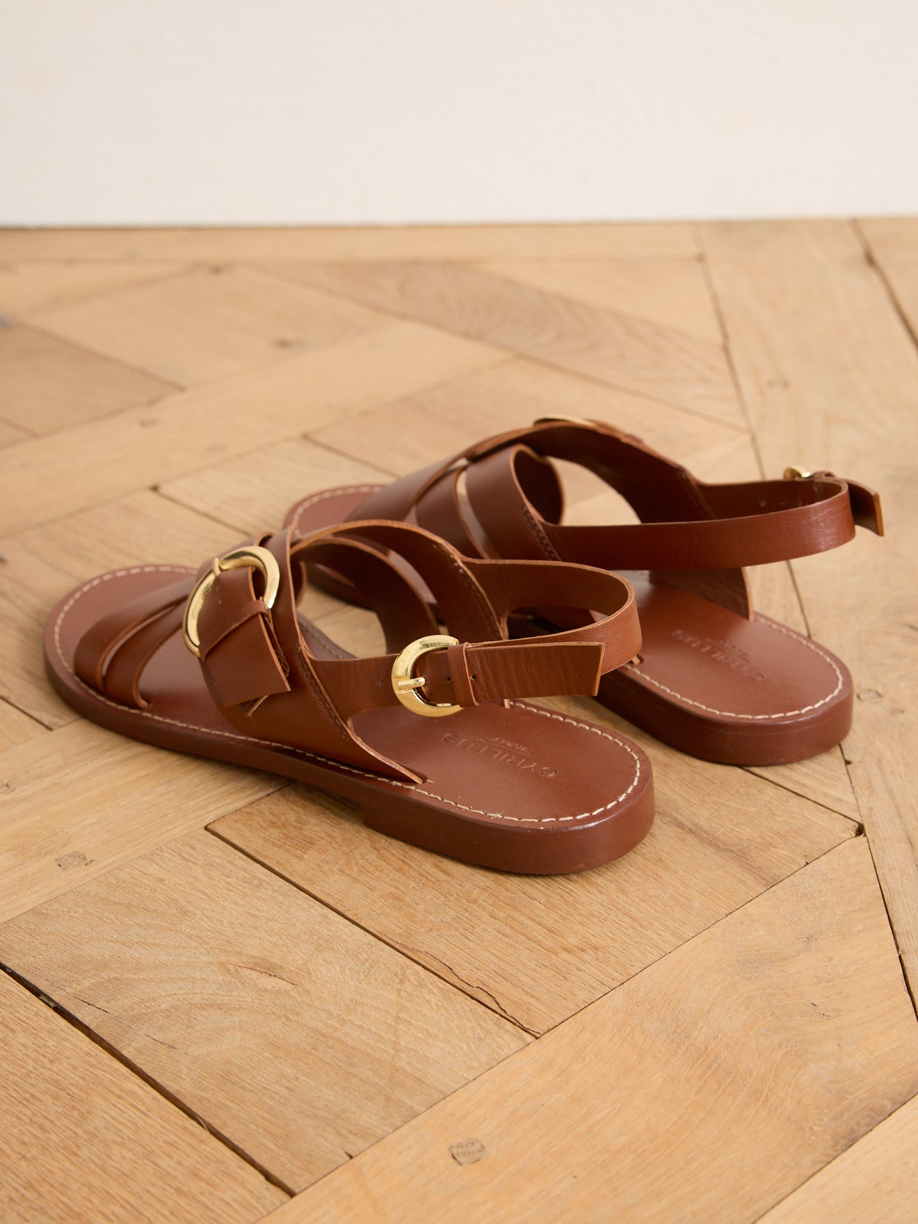 Sandales plates brides croisées cuir femme