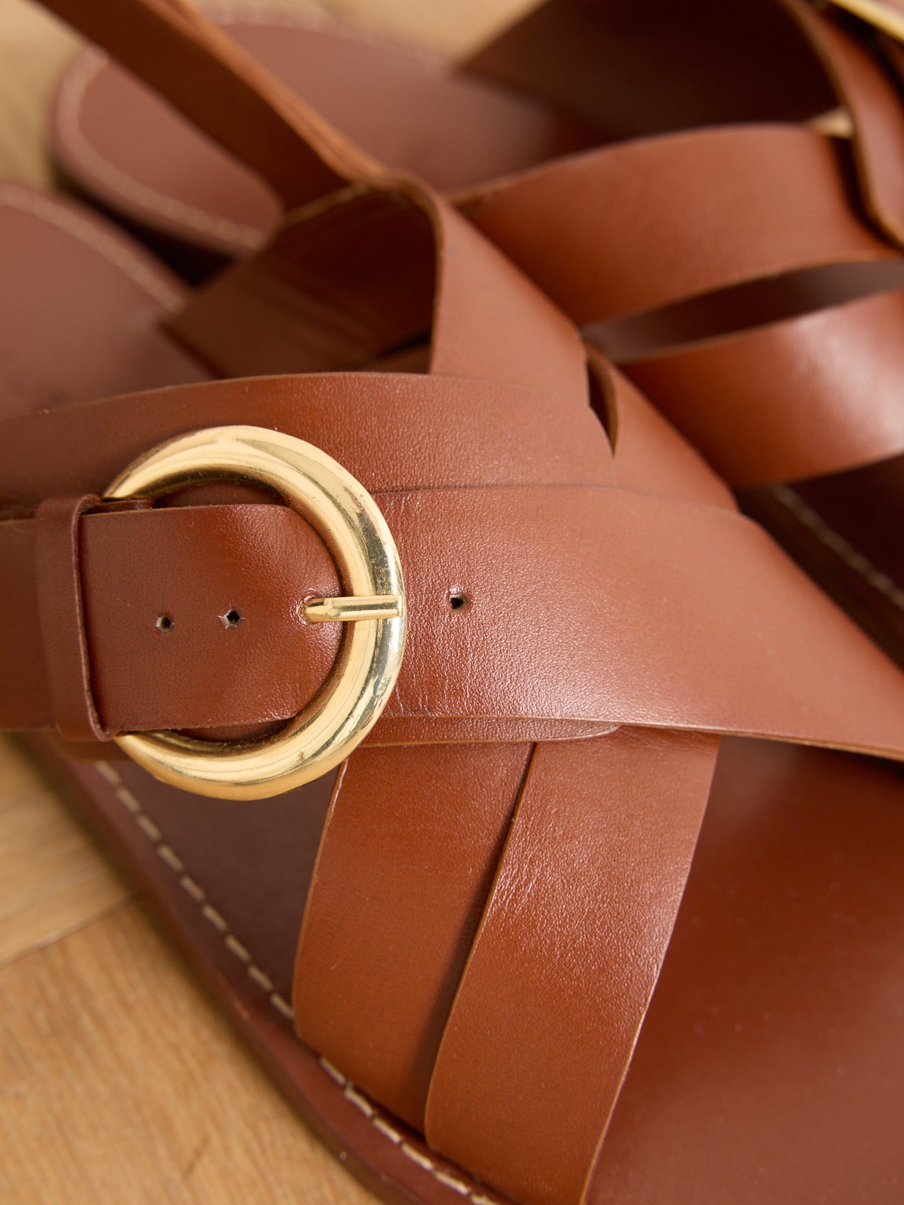 Sandales plates brides croisées cuir femme