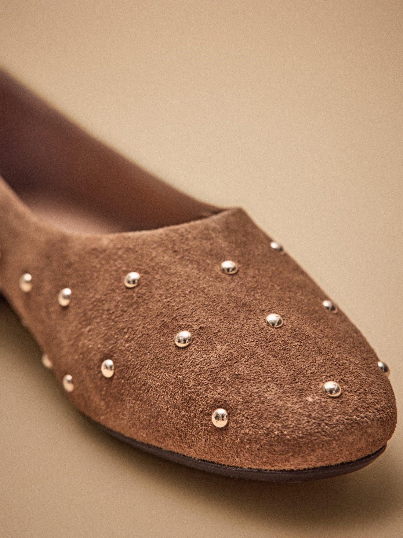 Leren damesballerina's met sierspijkertjes