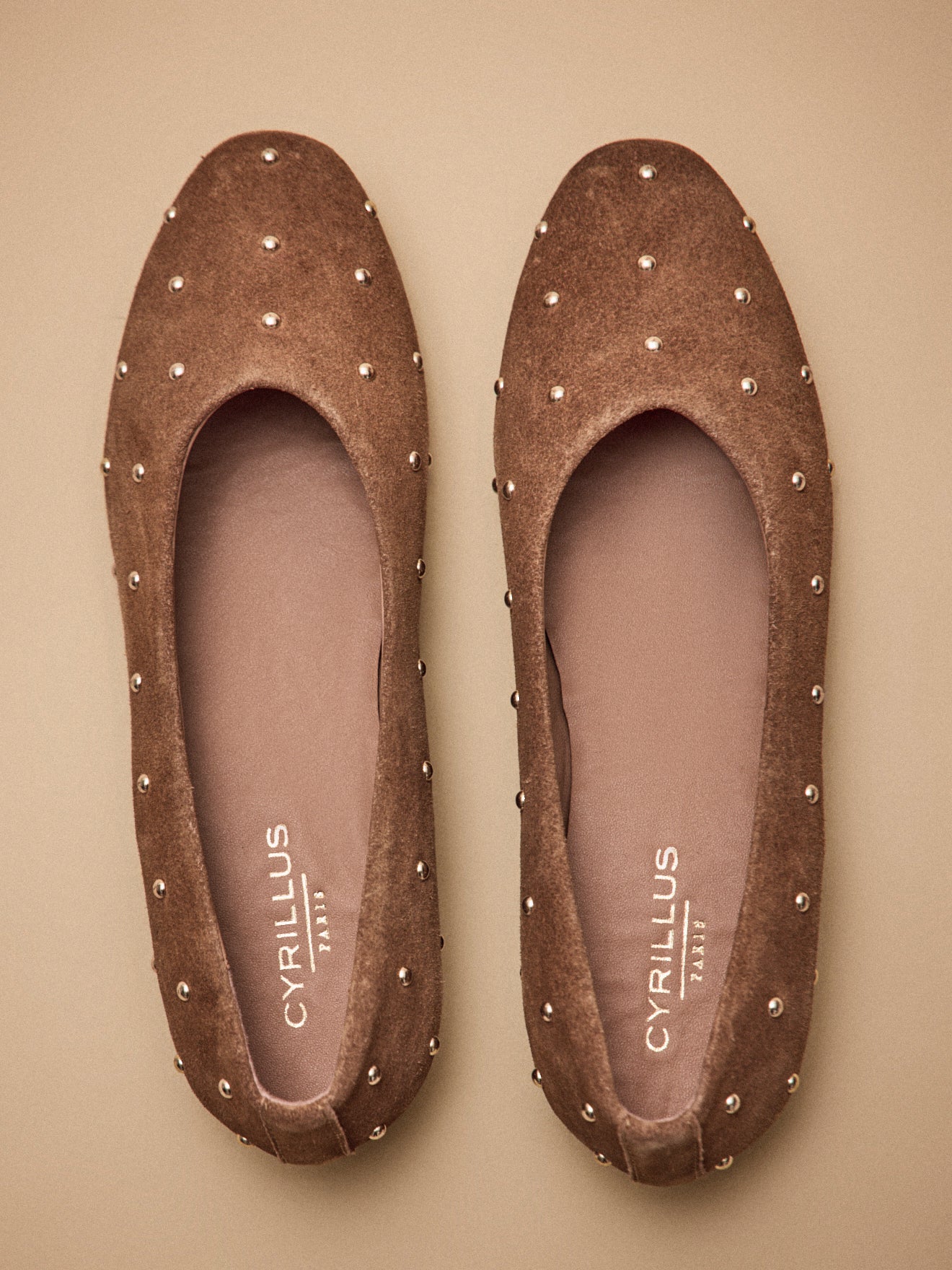 Leren damesballerina's met sierspijkertjes