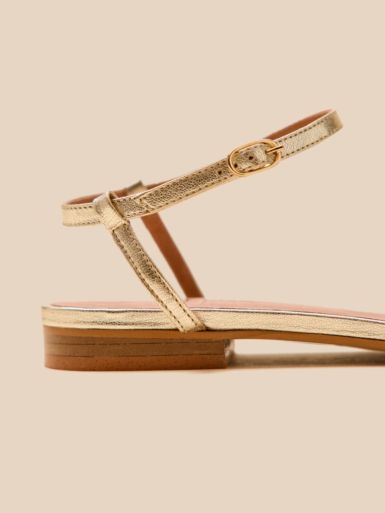 Sandales plates cuir métallisé femme