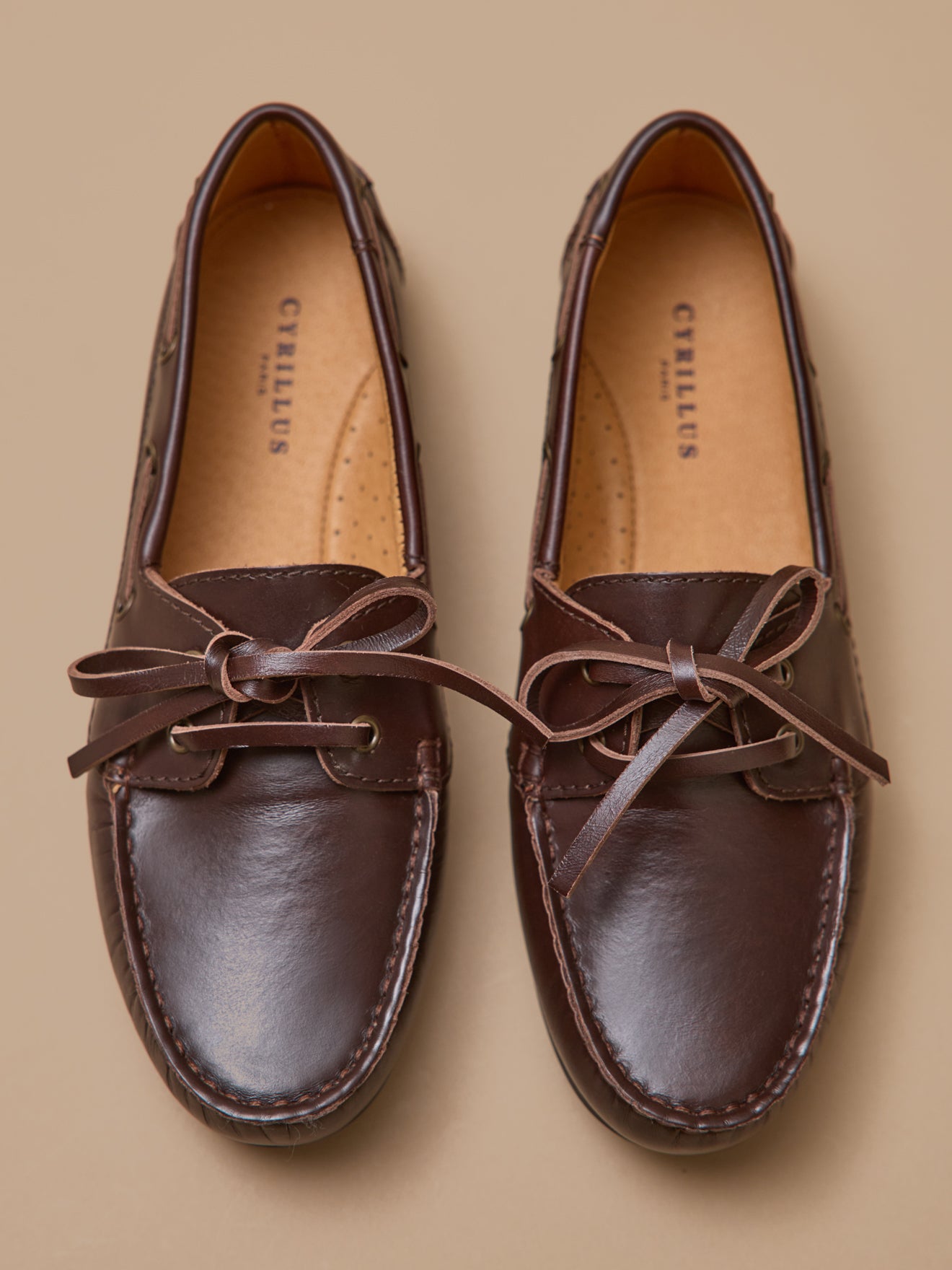 Chaussures bateau cuir femme