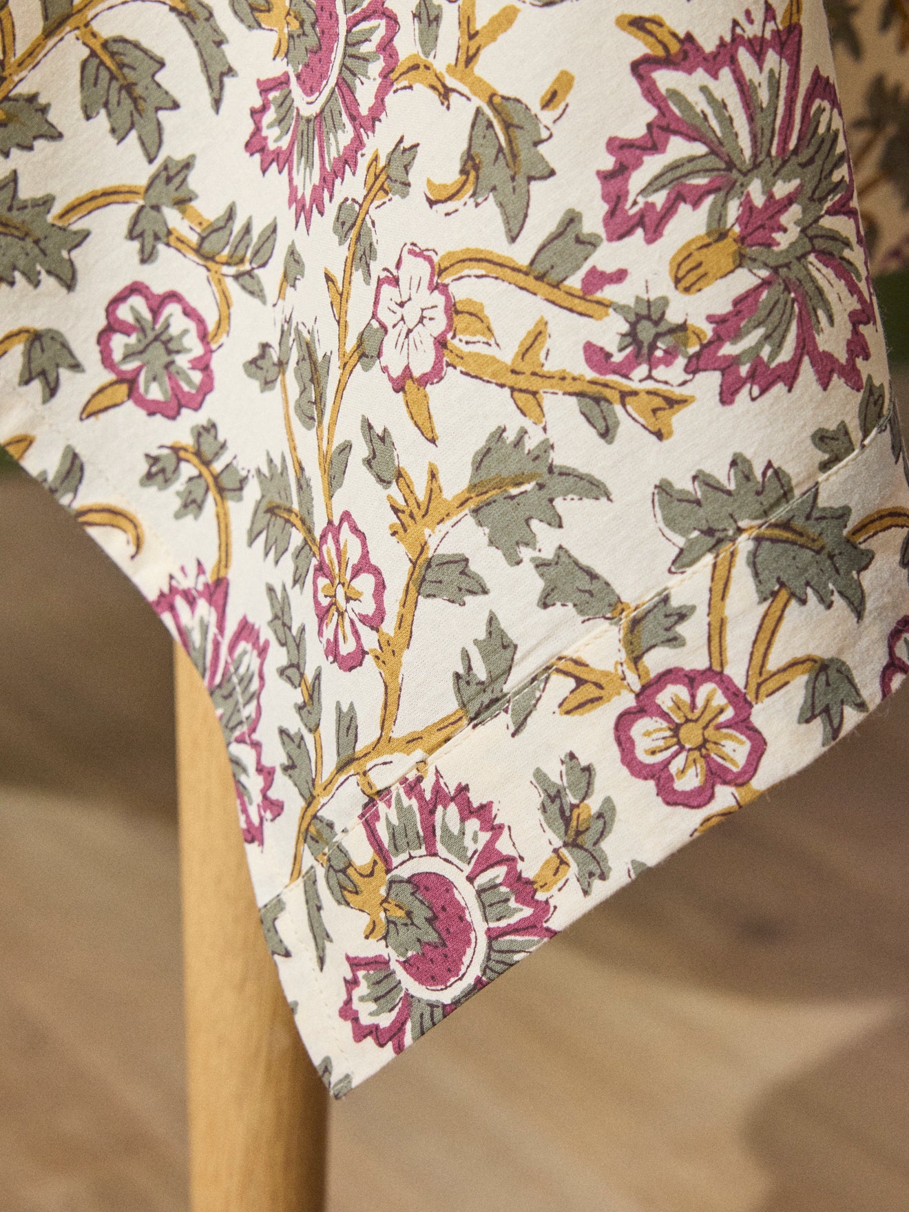 Katoenen tafellaken met Indiase bloemenprint