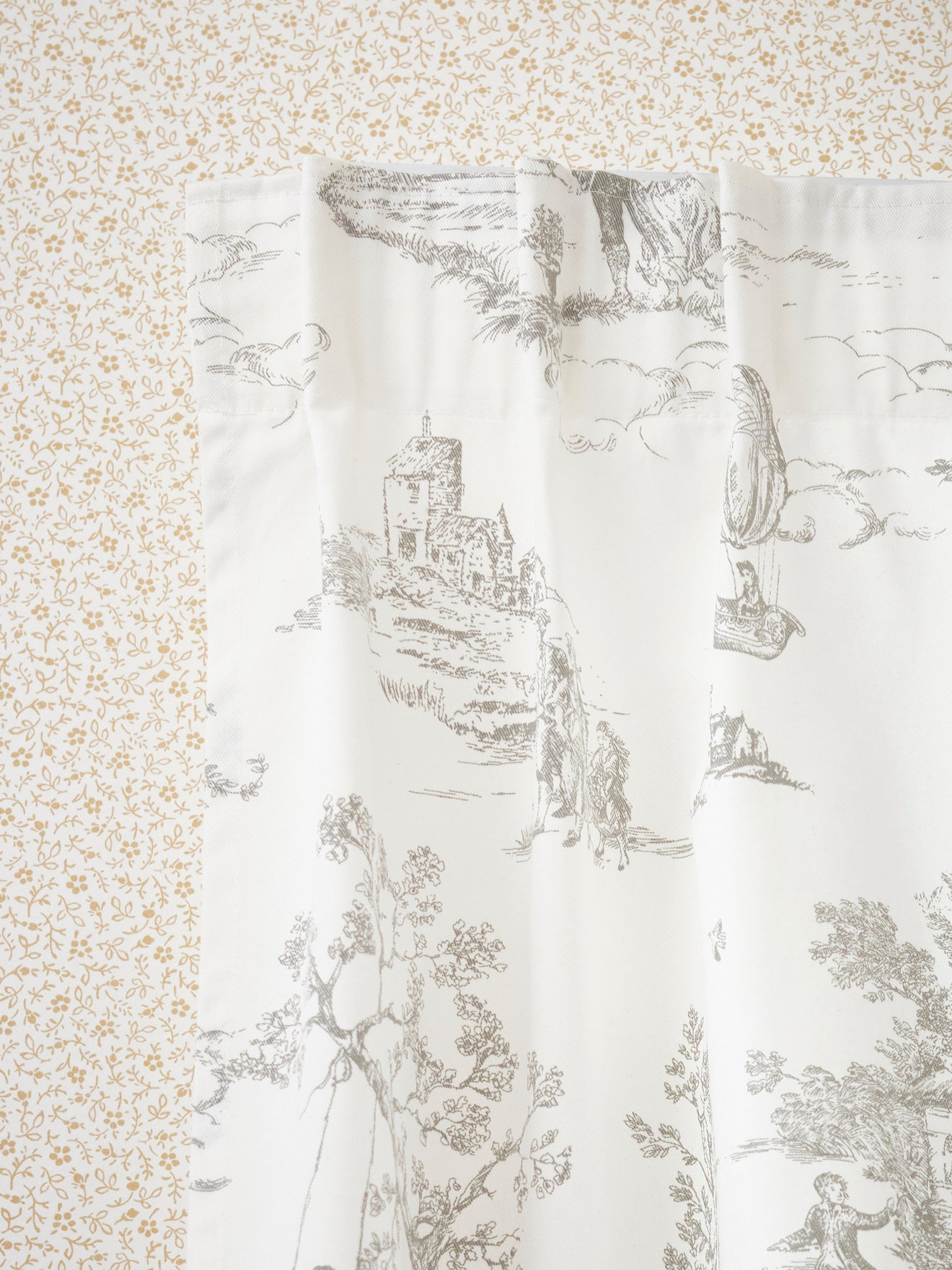 Gordijn in "toile de Jouy"-stijl met fronslint