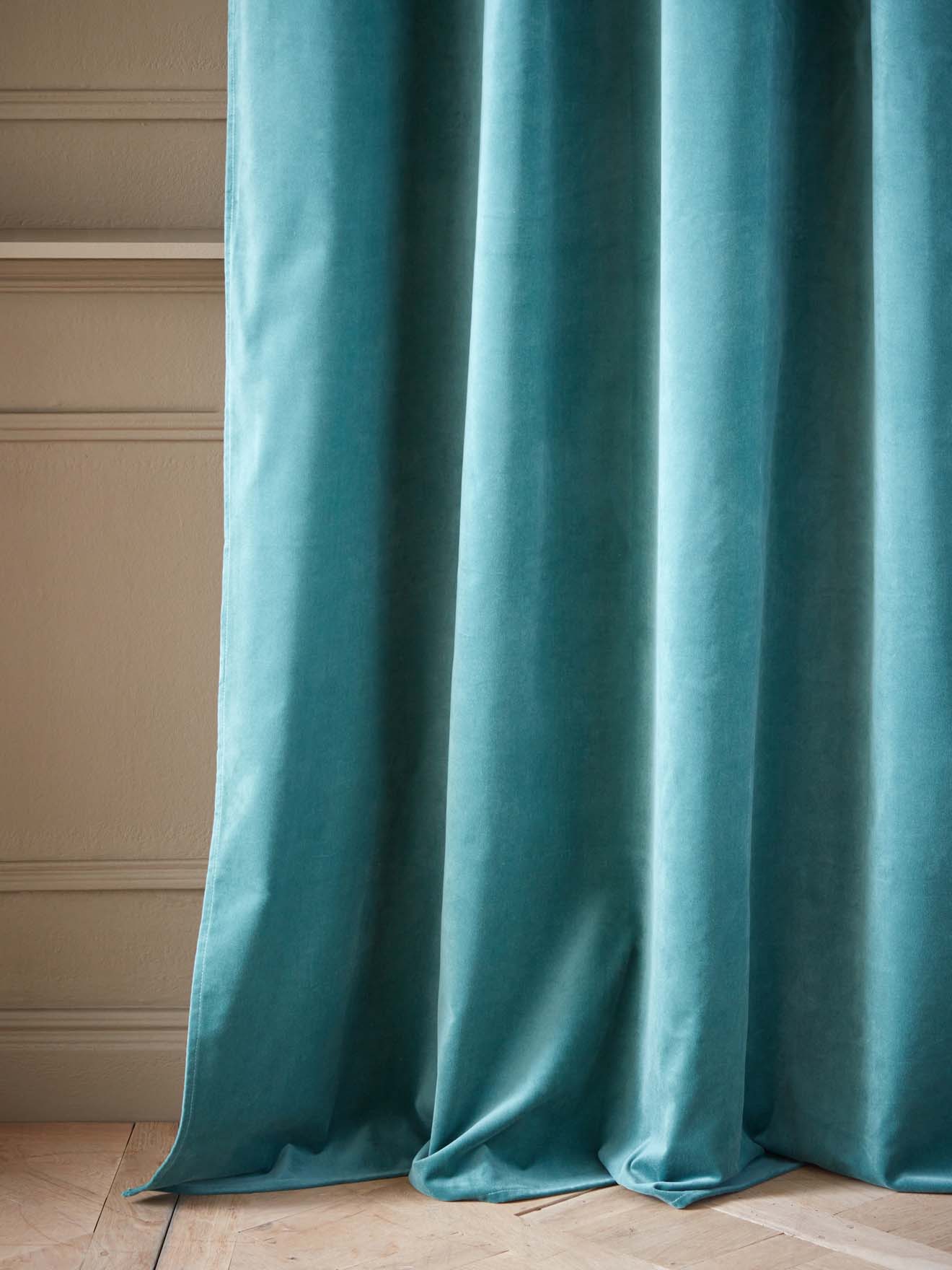Rideau en velours ras à oeillets