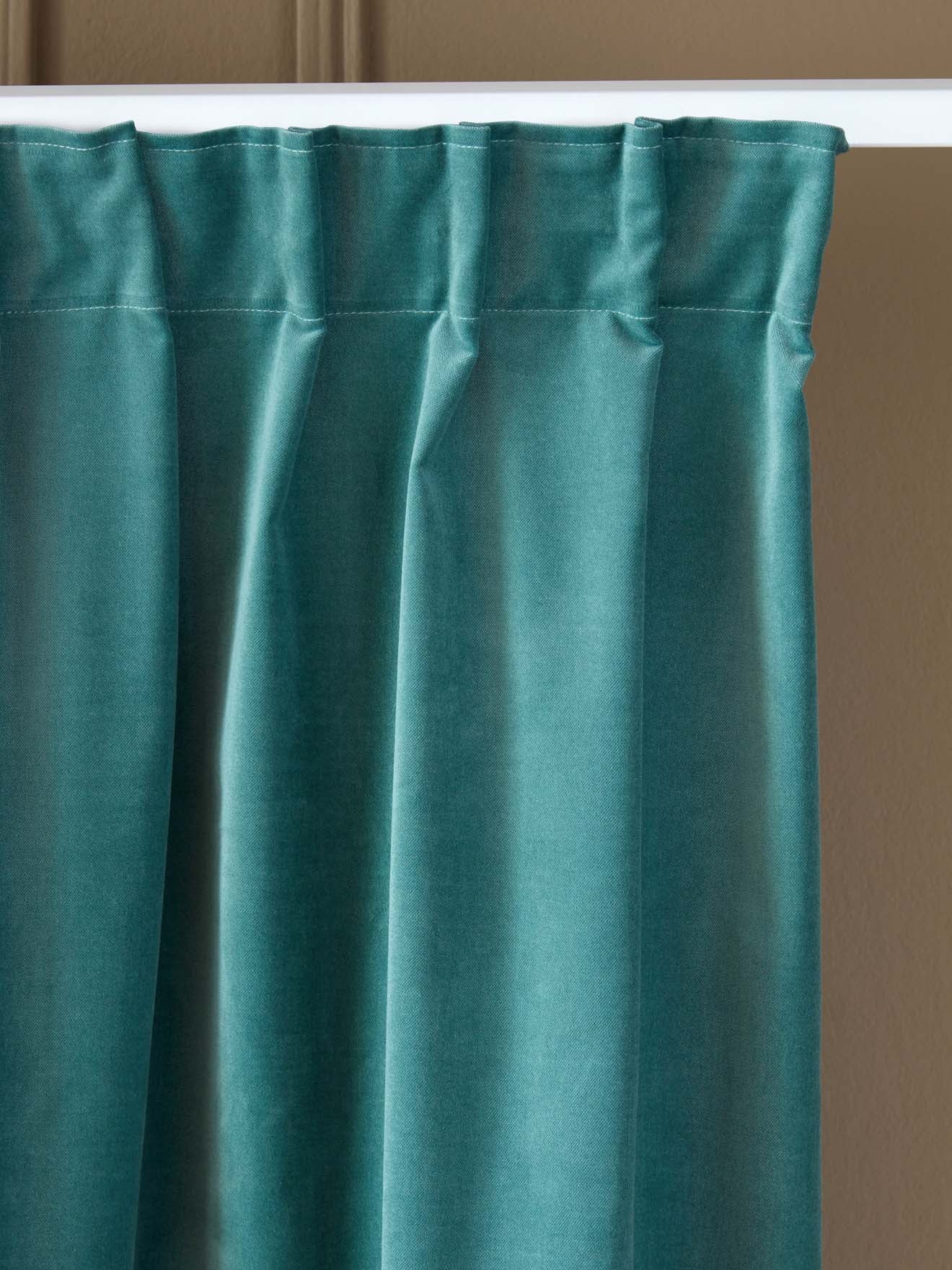 Rideau en velours ras à ruflettes