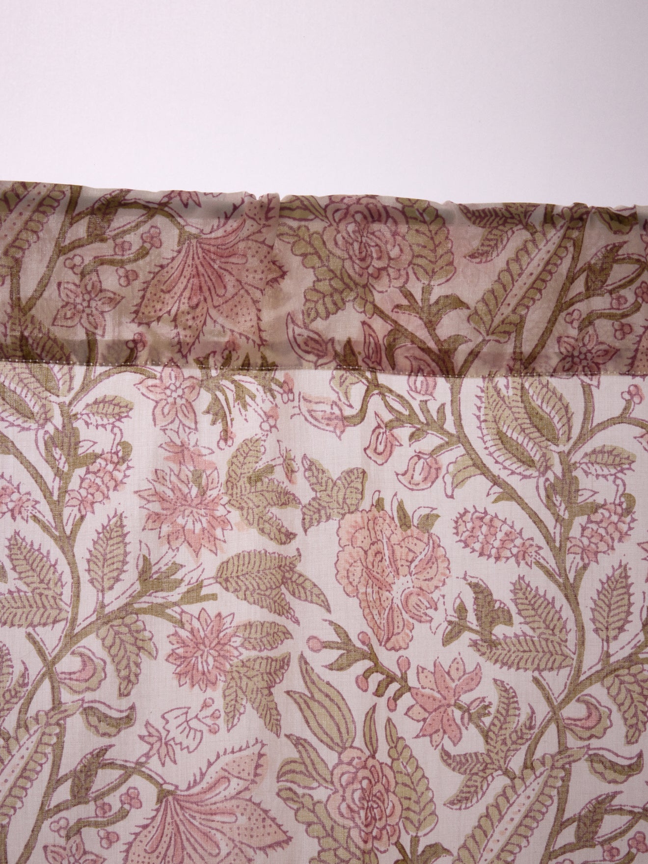 Katoenen vitrage met Indiase Rosa-print