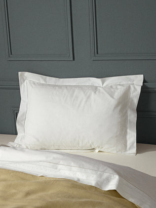 Taie d'oreiller percale de coton brodée "Aglaé"