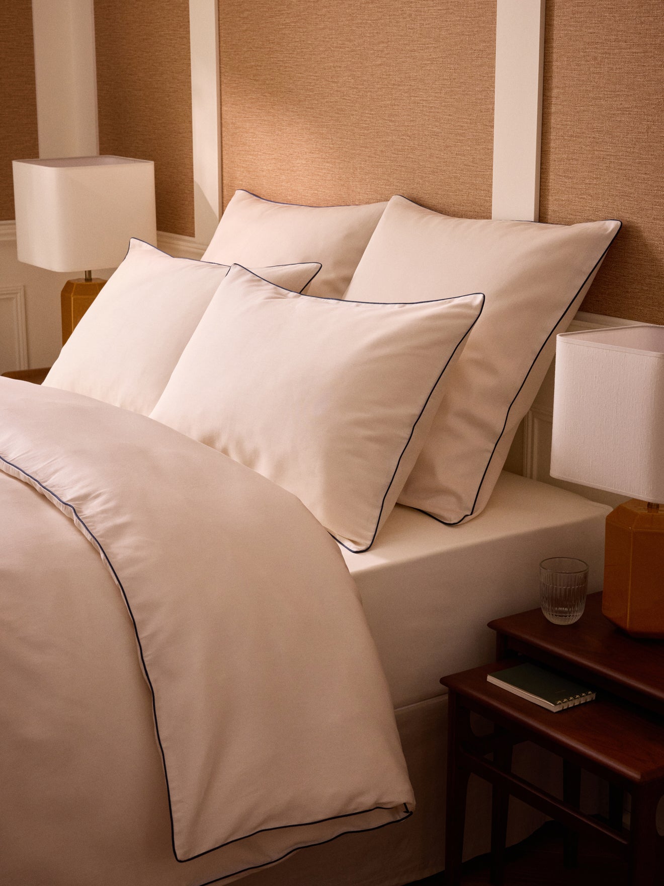 Kussensloop in katoensatijn "Madeleine"