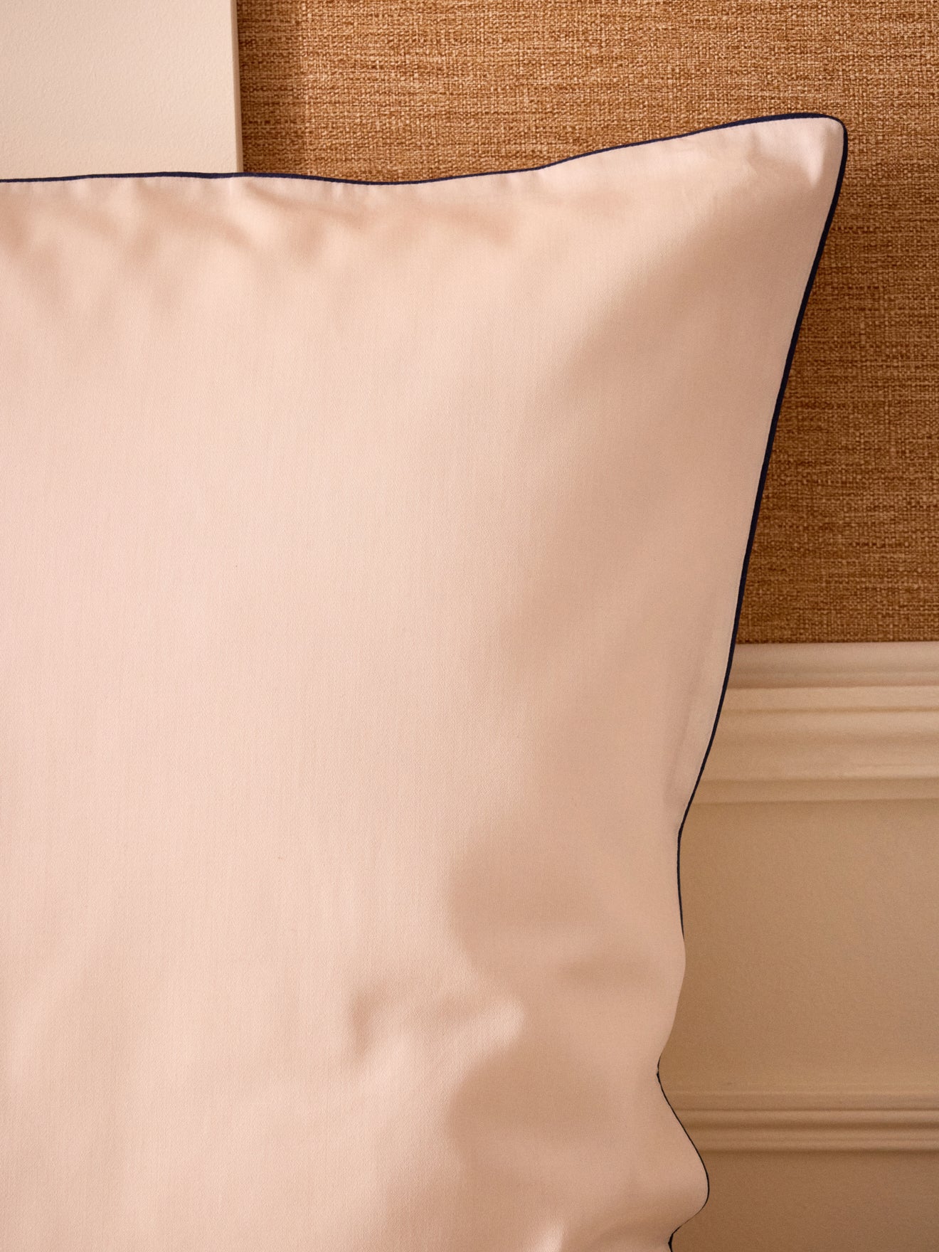 Kussensloop in katoensatijn "Madeleine"