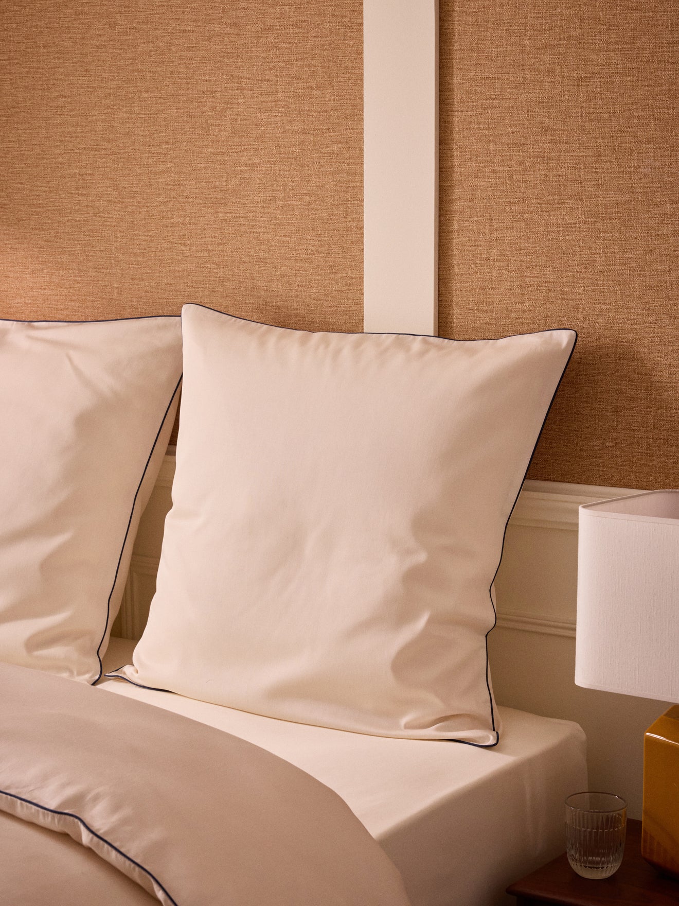 Kussensloop in katoensatijn "Madeleine"