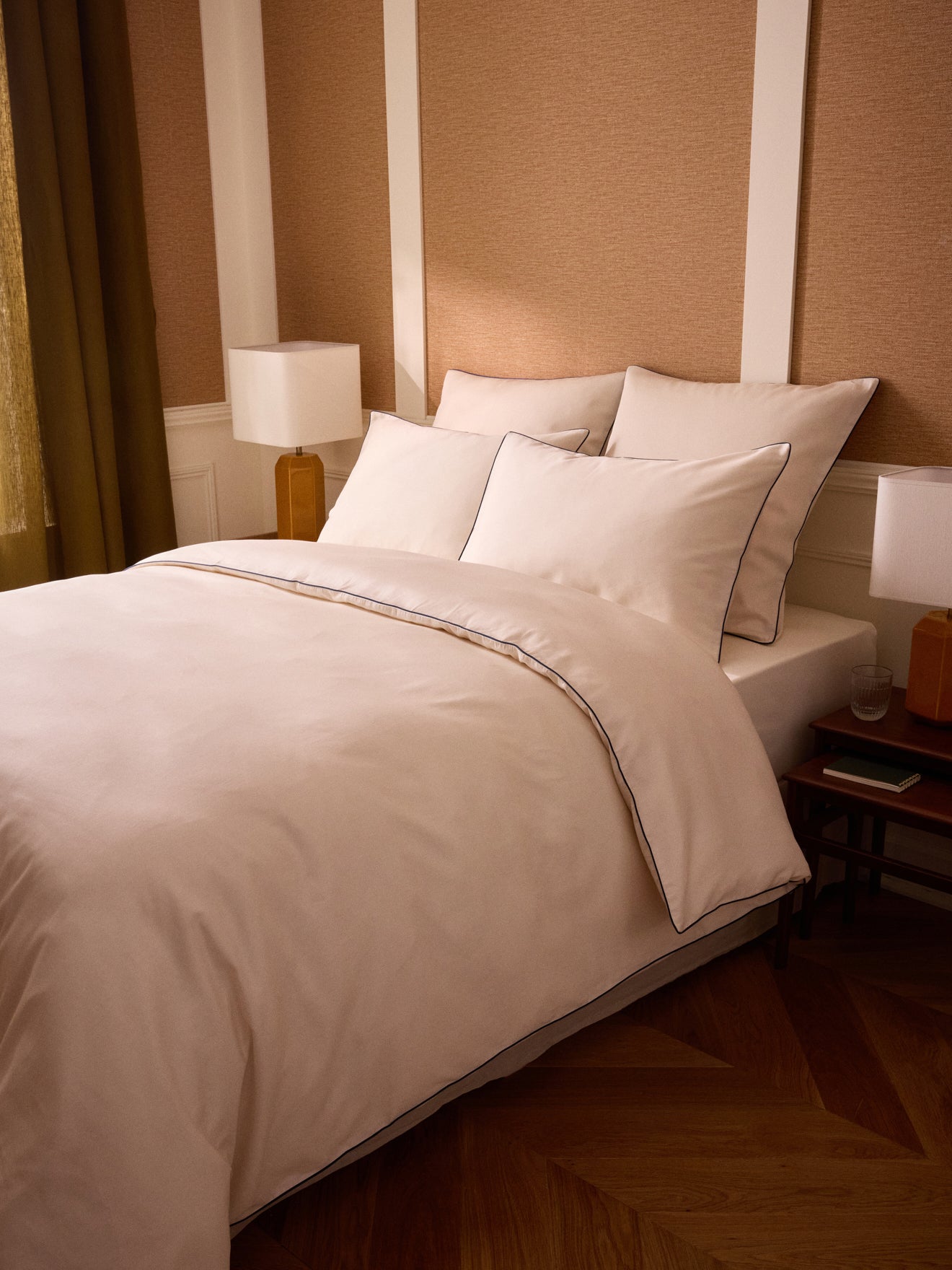 Dekbedovertrek in katoensatijn "Madeleine"